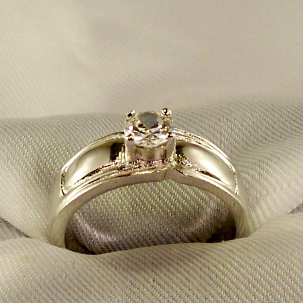 NEW Round Cut Crystal Silver Ring